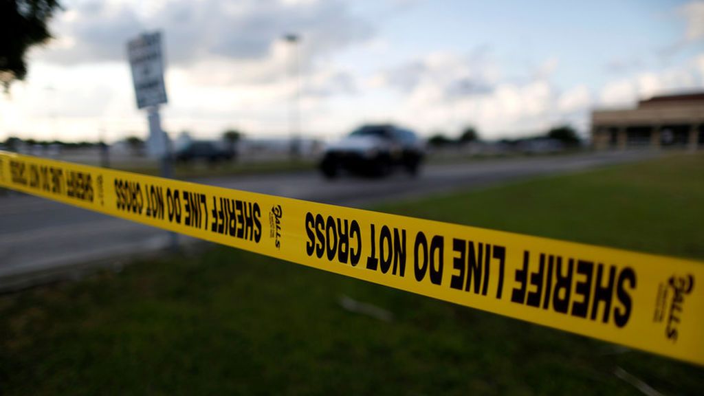 Recompensa de 50.000 dólares a quien entregue al hombre que mató a una niña frente a su madre en Texas