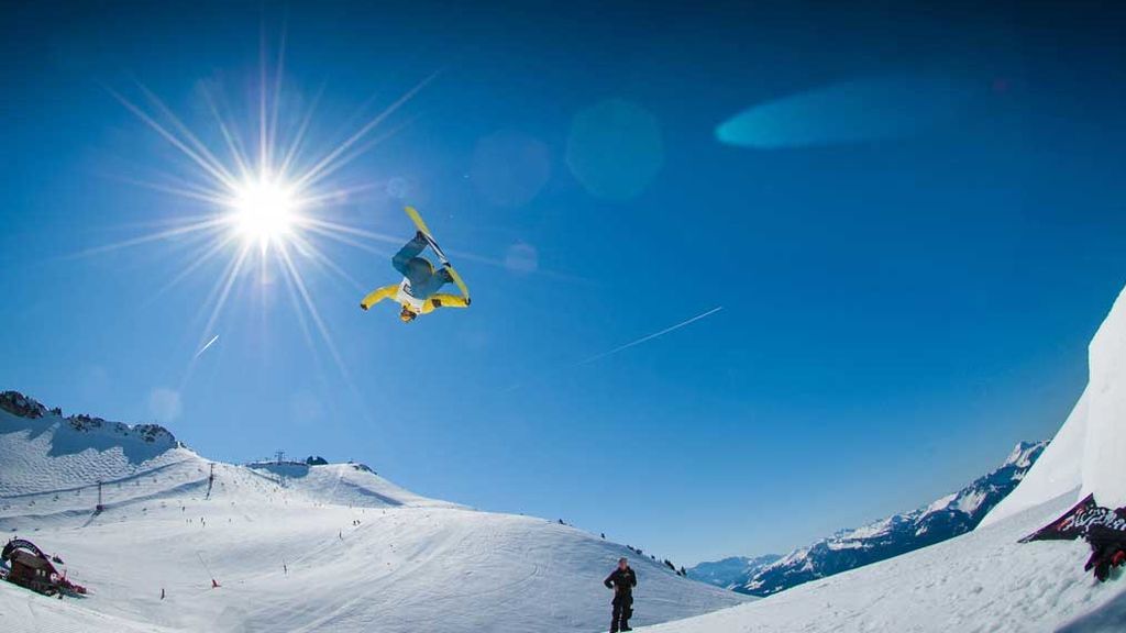 SNOWBOARD