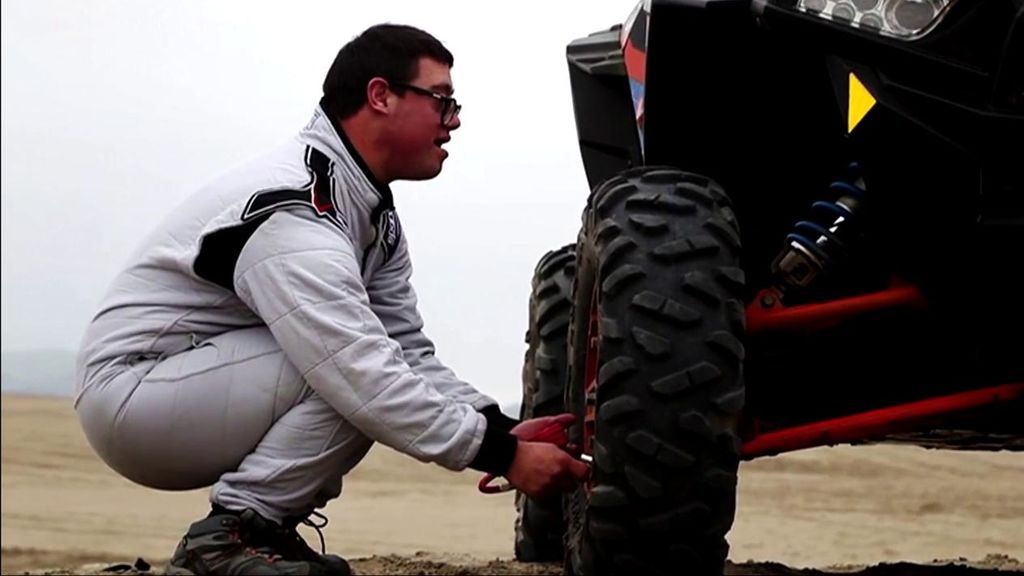 Lucas Barrón, con síndrome de down, participa en el Dakar de copiloto junto a su padre