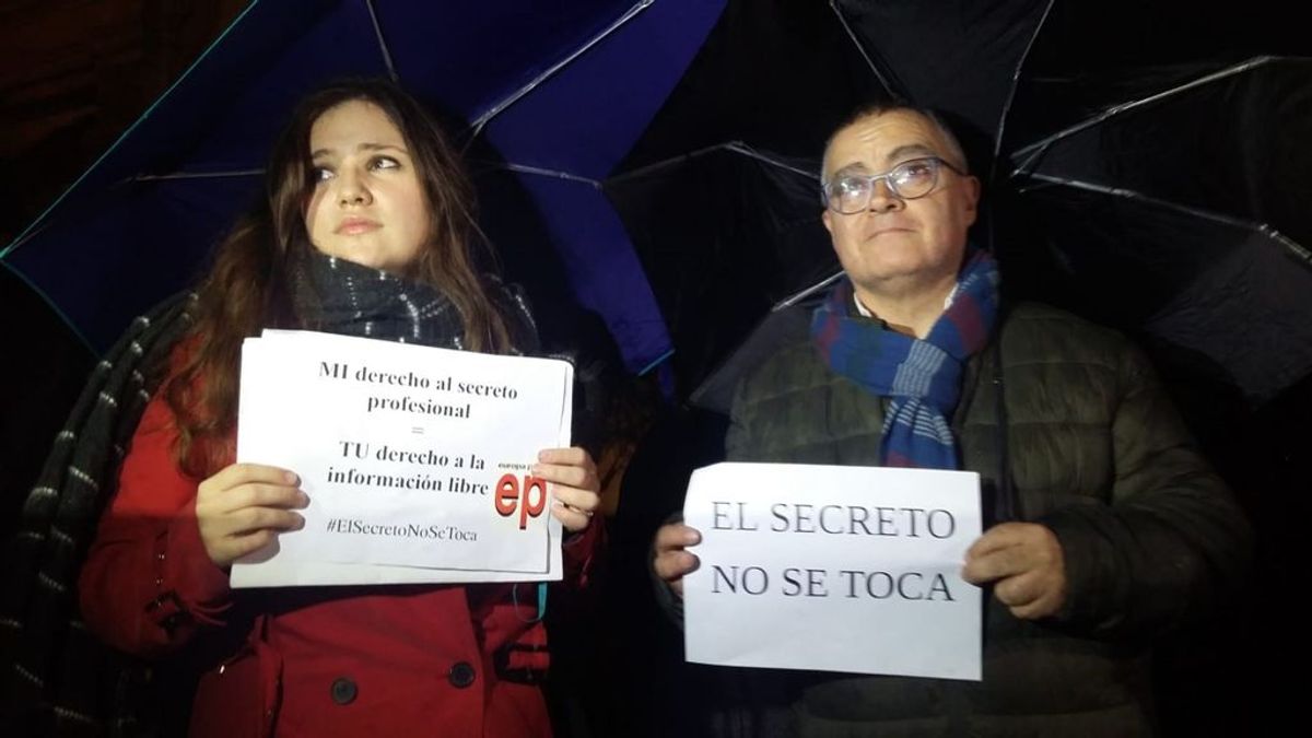 Periodistas de Europa Press y 'Diario de Mallorca', en la concentración por la libertad de prensa el 13 de diciembre de 2018 en Baleares.