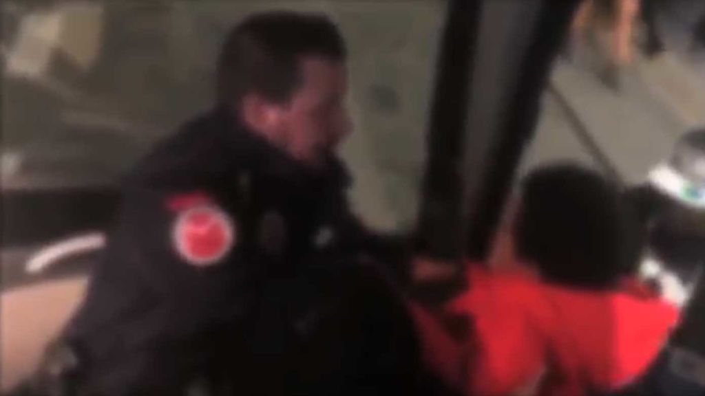 Expulsan a una mujer negra y a su hijo de un autobús en Móstoles