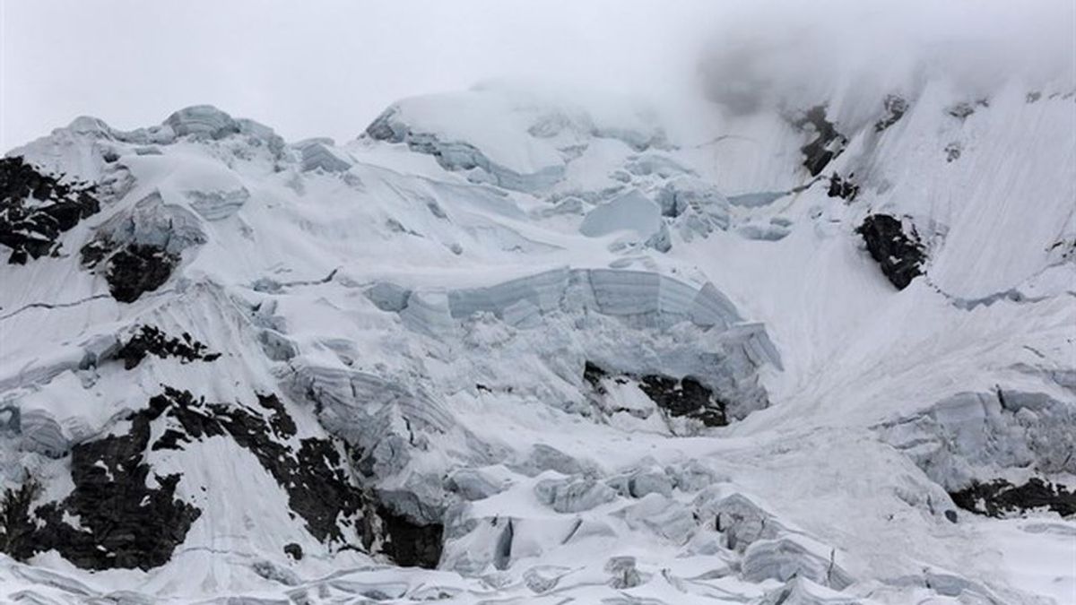 Tres alpinistas españoles y un guía peruano fallecen en una avalancha en Perú