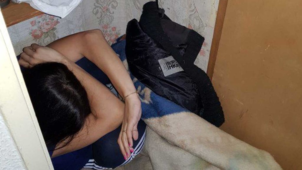 Hallan a una víctima de malos tratos escondida en un armario bajo mantas en Murcia