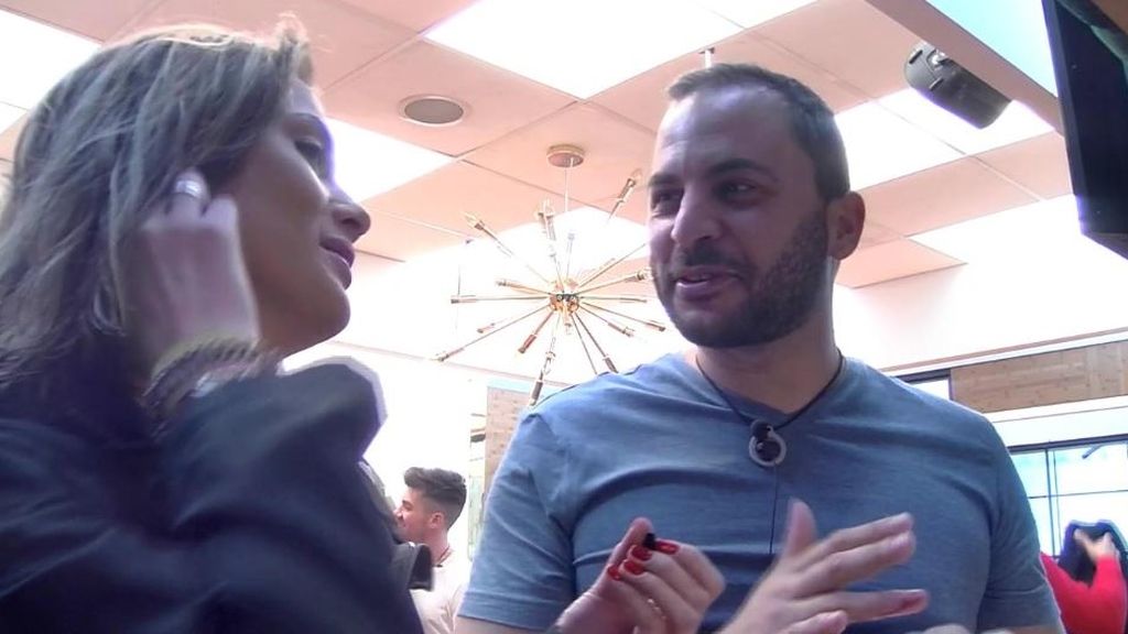 Antonio Tejado se ha hecho una herida y la enfermera Candela ha acudido al rescate