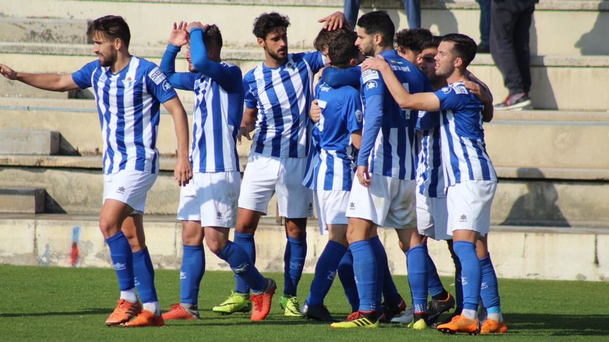 La afición del Écija hace un llamamiento para salvar el club ante el riesgo de desaparición por impagos La afición del Écija hace un llamamiento para salvar el club ante el riesgo de desaparición por impagos