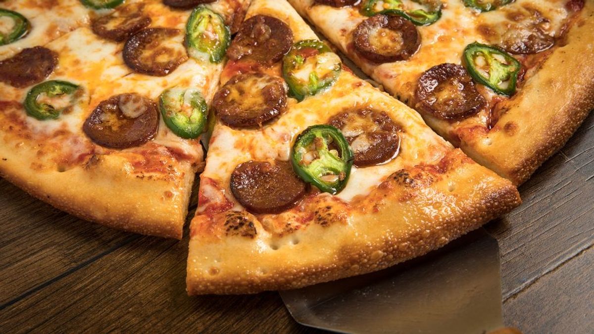 Gracias a las matemáticas podemos saber si hay más pizza en una familiar o en dos medianas