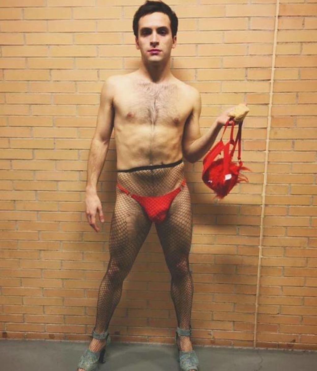ricardo-gomez-se-desnuda-carlitos-como-nunca-lo-habias-visto