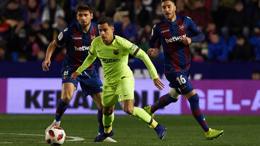 Coutinho mantiene con vida al Barça en la Copa tras perder (2-1) ante el Levante