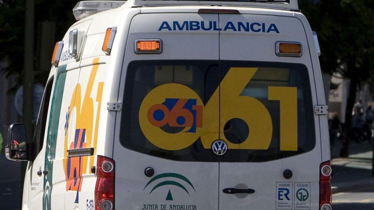 Seis heridos, entre ellos dos menores, tras una colisión entre tres turismos en Almería