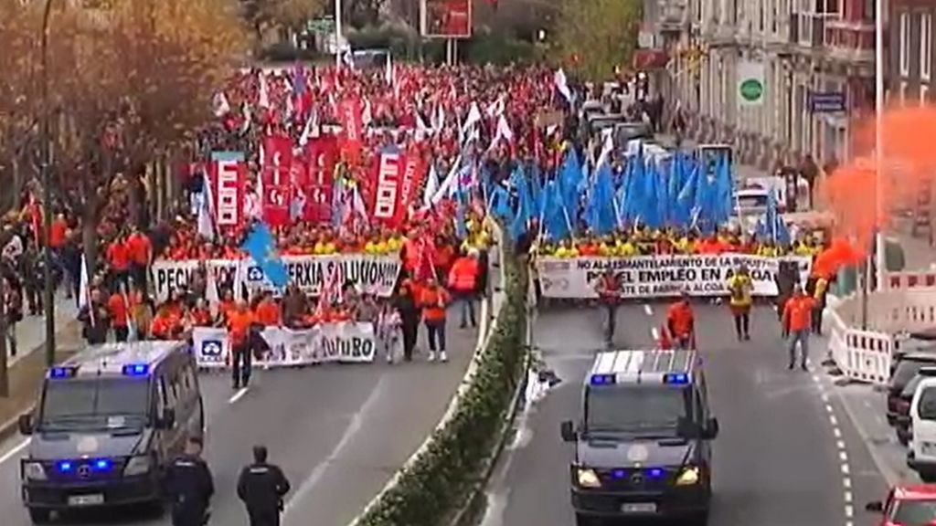 Las calles de A Coruña se llenan de manifestantes que esperan detener el cierre de Alcoa