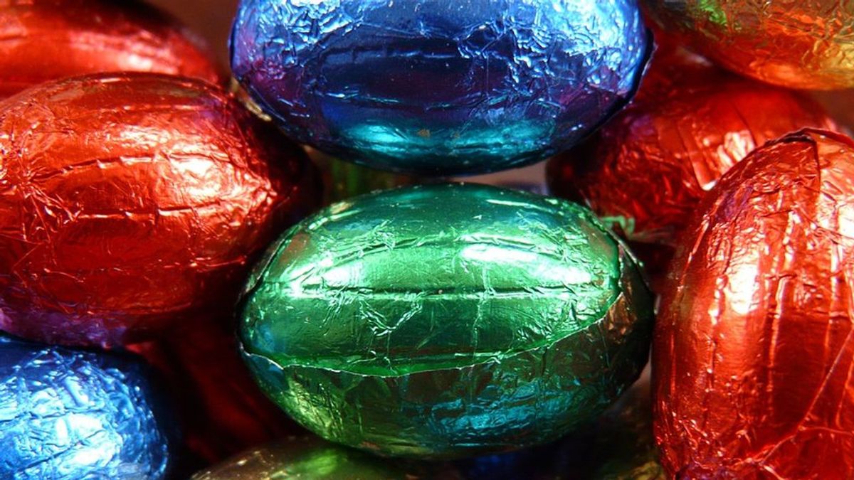 El juguete racista escondido en un huevo de chocolate que indigna a los consumidores