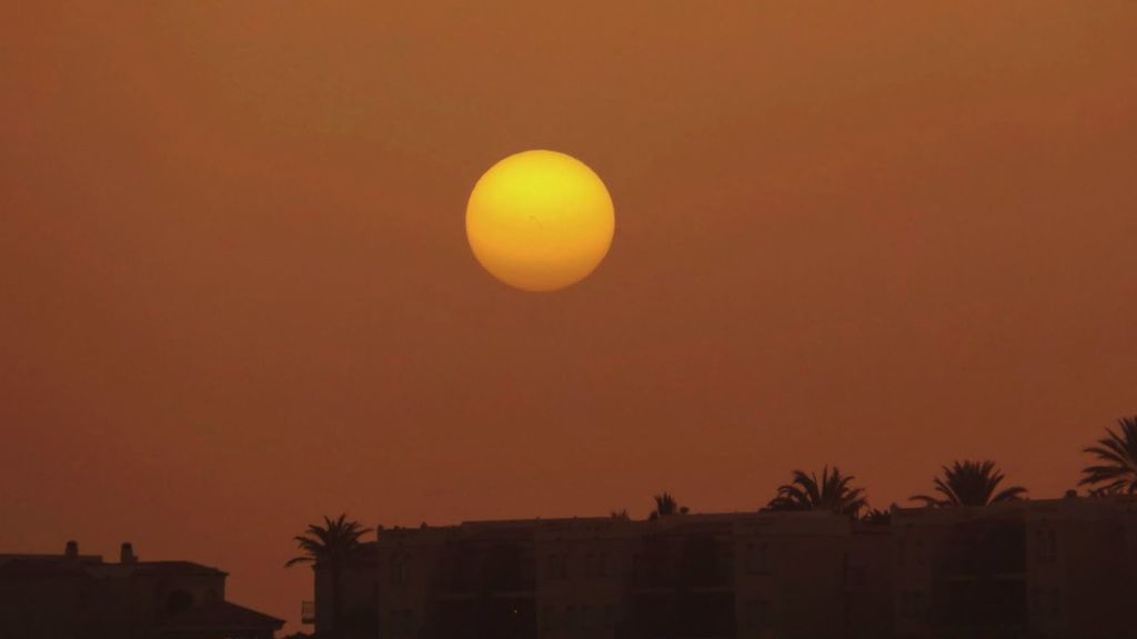 El cielo canario se tiñe de naranja: la calima en cinco imágenes El cielo canario se tiñe de naranja: la calima en cinco imágenes