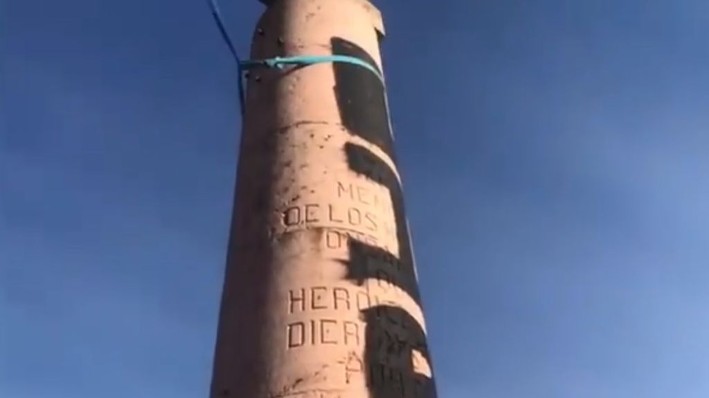 Derriban a la fuerza un monumento franquista en Ondarroa (Vizcaya) Derriban a la fuerza un monumento franquista en Ondarroa (Vizcaya)