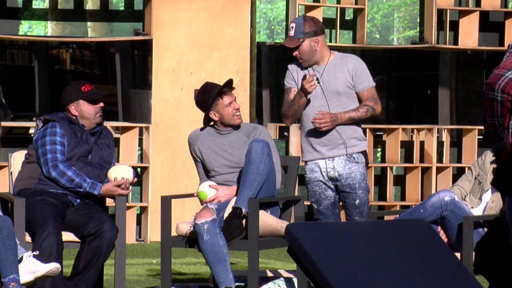 Kiko Rivera desvela uno de sus ligues: "Conocí a una chavala, me enteré de que antes era Agustín... ¡y repetí!"