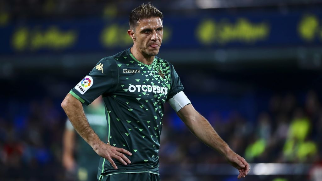 Joaquín sale en defensa de Dani Ceballos tras ser pitado por la afición del Betis Joaquín sale en defensa de Dani Ceballos tras ser pitado por la afición del Betis