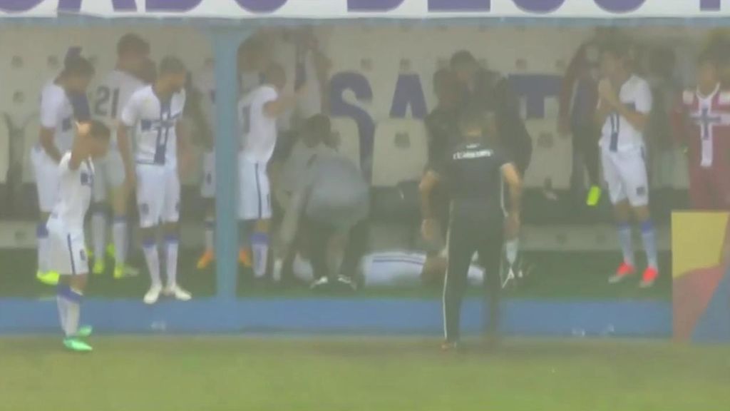 Cae un rayo en mitad de un partido en Brasil y un jugador cae desmayado