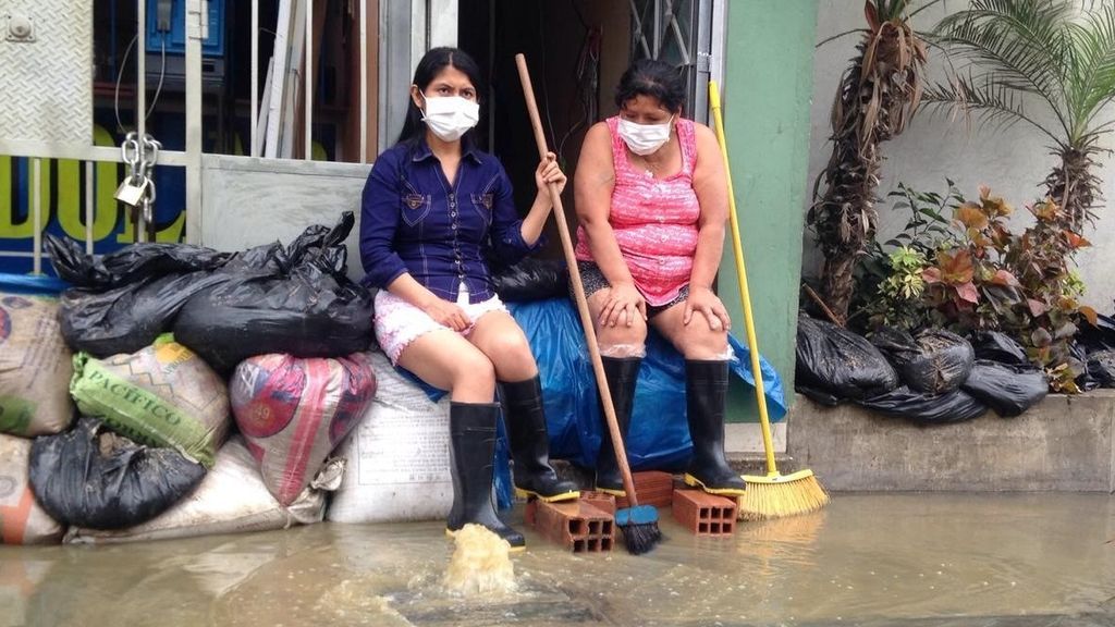 Alerta sanitaria en Perú por las inundaciones causadas por el desbordamiento de las alcantarillas