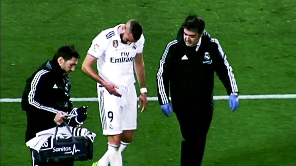 Benzema podrá jugar ante el Sevilla a pesar de su lesión en el dedo meñique