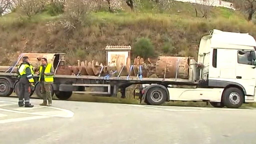 Más complicaciones en el rescate de Julen: El camión con la perforadora no puede subir la cuesta