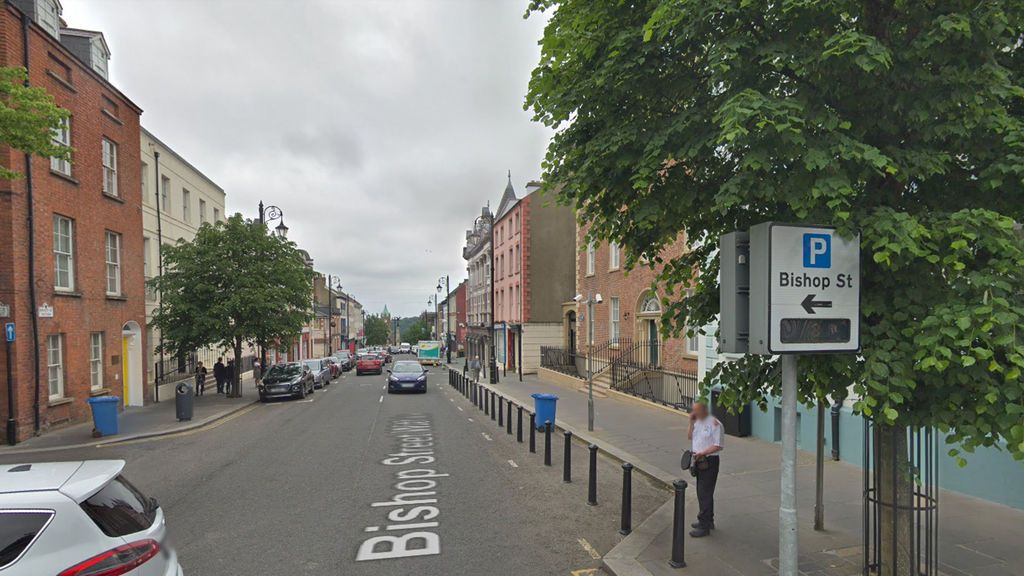 La Policía norirlandesa informa de un posible coche bomba en Londonderry