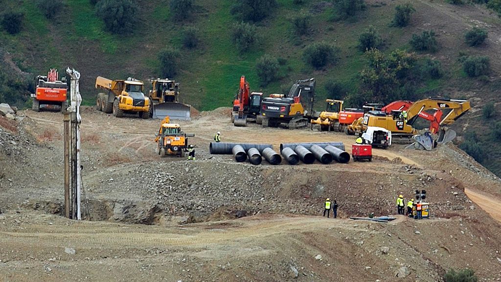 Los equipos de rescate esperan llegar hasta donde creen está Julen la madrugada del lunes