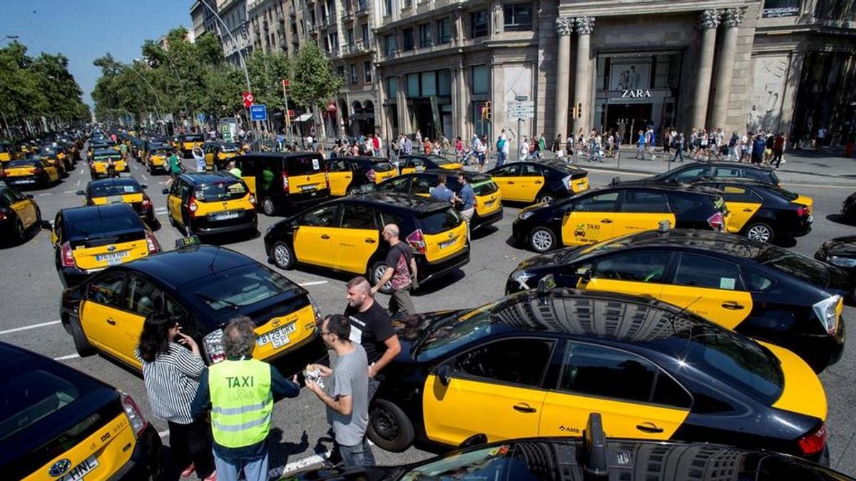 Los taxistas de Barcelona deciden continuar con la huelga