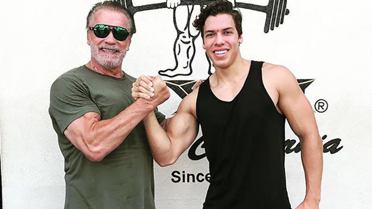 El hijo de Arnold Schwarzenegger sube una fotografía en la que imita a su padre