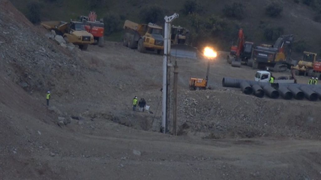 La perforadora trabaja sin descanso en el rescate de Julen pero los plazos previstos no se están cumpliendo