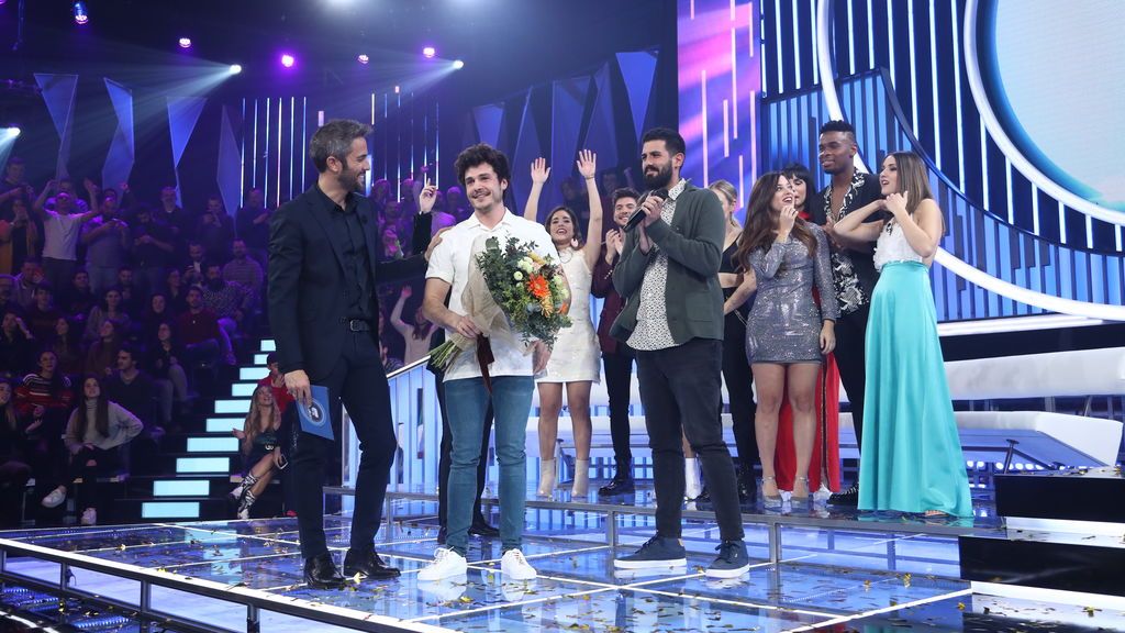 Roberto Leal, Miki, Adriá Salas y el resto de concursantes de 'Operación triunfo 2018', en la gala especial de Eurovisión.