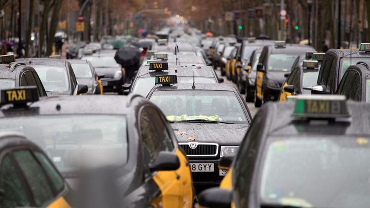 Los taxistas de Barcelona conversan con los chalecos amarillos de Francia para "internacionalizar el conflicto"