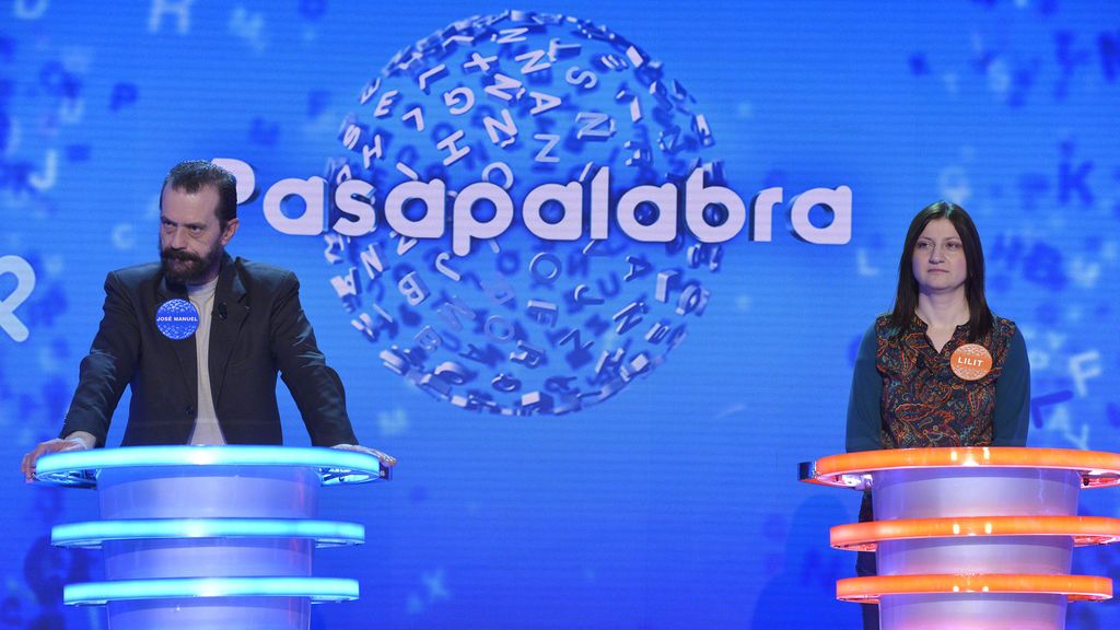 José Manuel Lúcia y Lilit Manukyan, en 'Academia de pasapalabra'.