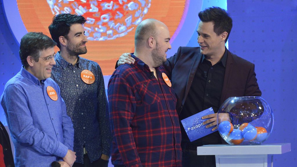 Concursantes y presentador de 'Academia de pasapalabra'.