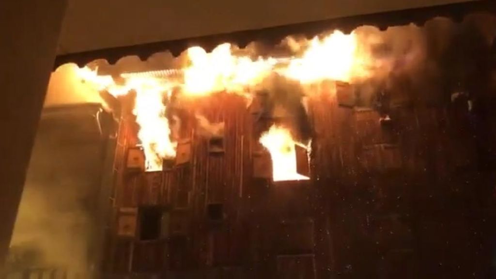 Virulento incendio en una estación de esquí en Los Alpes