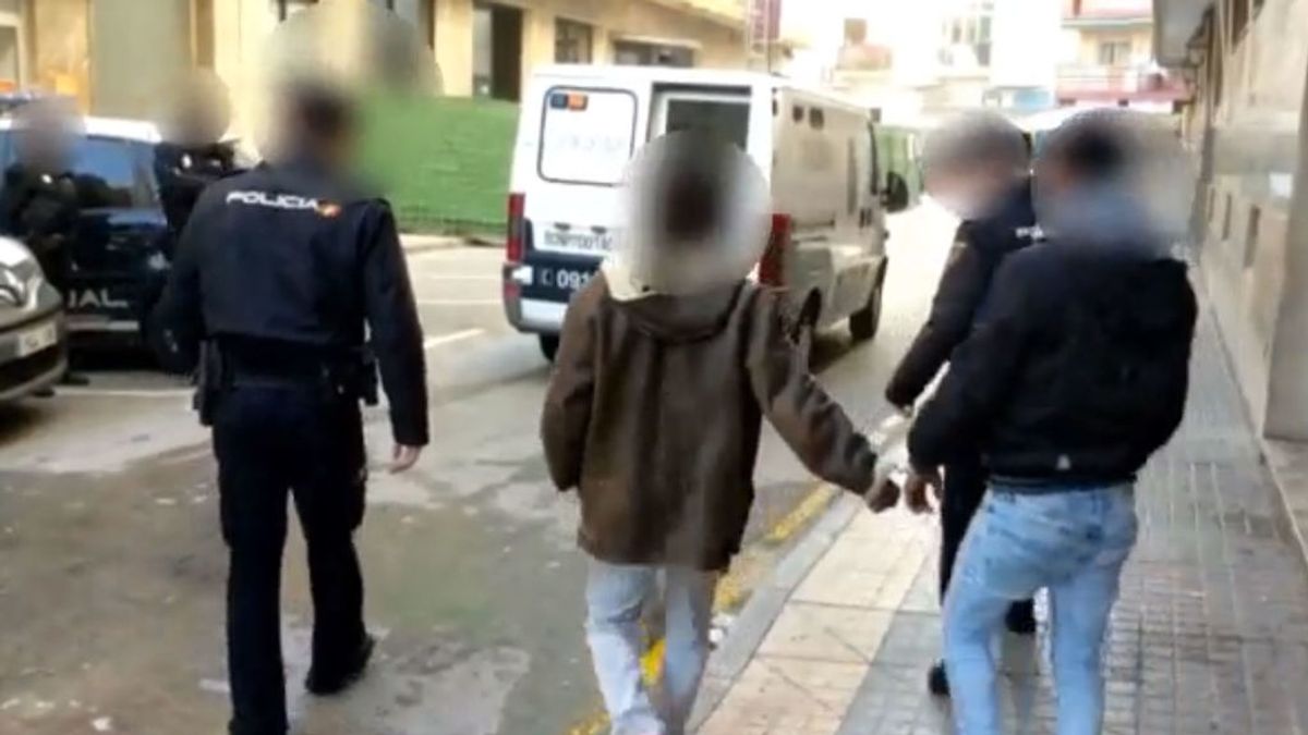 Detenidos cuatro hombres y una mujer por dar una paliza a la expareja de un pariente en Benidorm