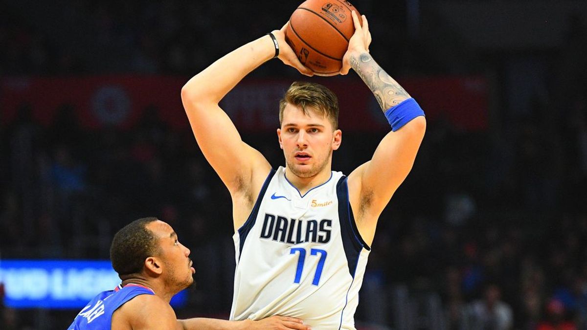 Luka Doncic hace historia en la NBA siendo el segundo jugador más joven en hacer un 'triple-doble' Luka Doncic hace historia en la NBA siendo el segundo jugador más joven en hacer un 'triple-doble'