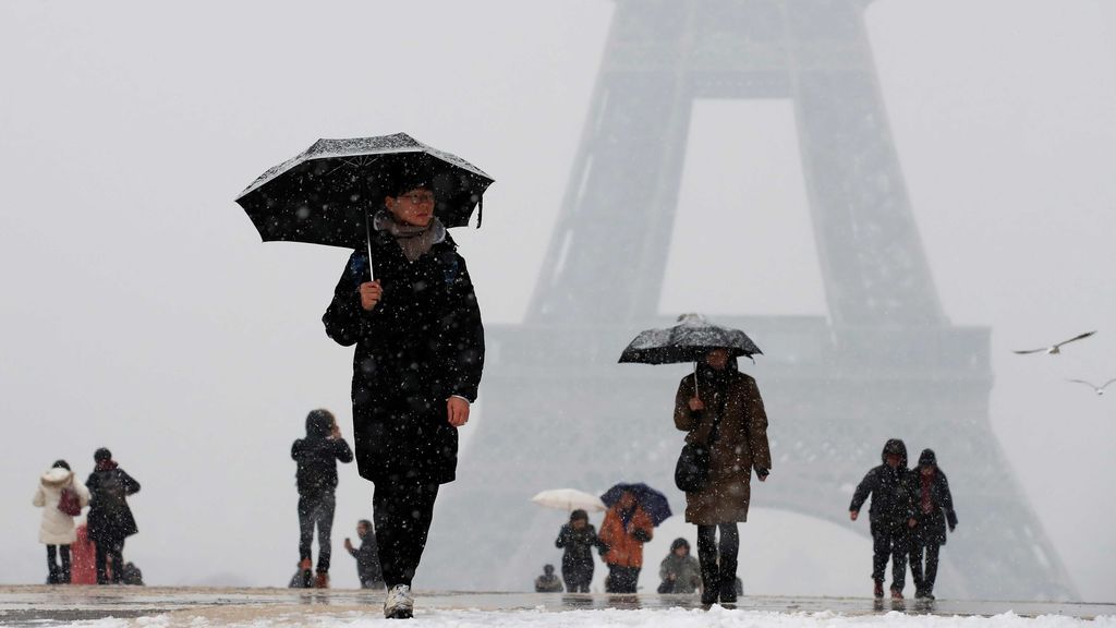 París, completamente nevada: cómo ha quedado de blanca la ciudad del amor