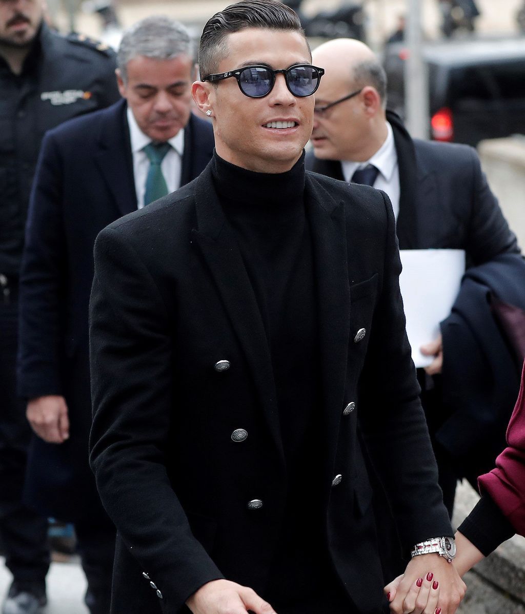 Arreglados y sonrientes: los looks de Georgina y Cristiano para ir a los juzgados, a examen
