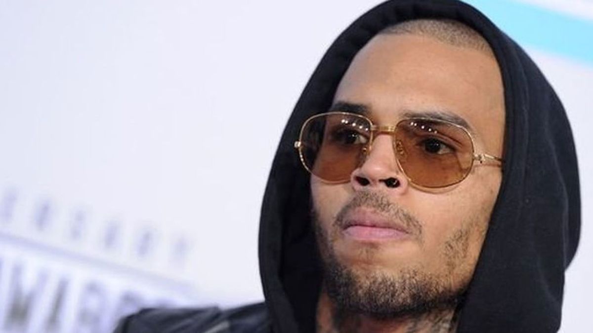 Chris Brown, detenido en París por violación