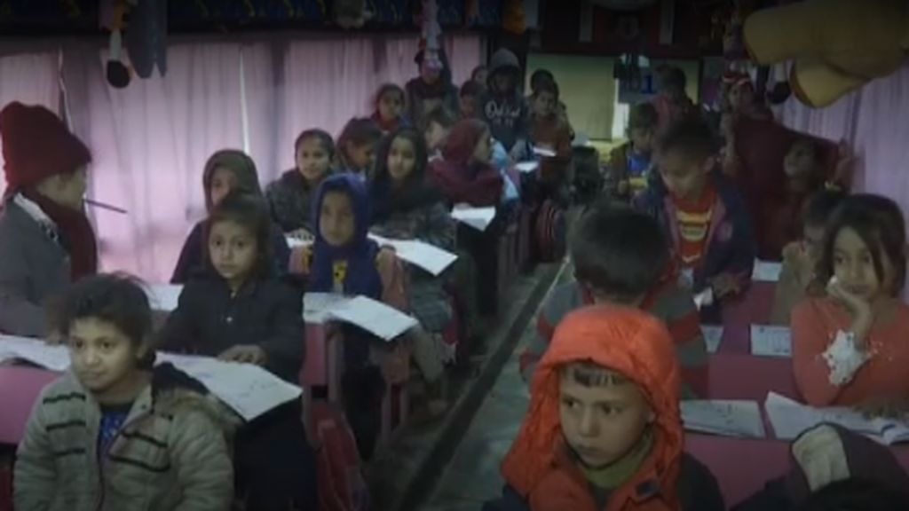 El autobús de la esperanza: una escuela ambulante  devuelve la ilusión a los niños iraquíes