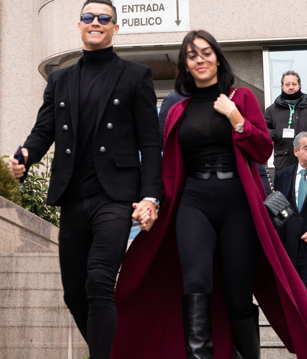 Arreglados y sonrientes: los looks de Georgina y Cristiano para ir a los juzgados, a examen
