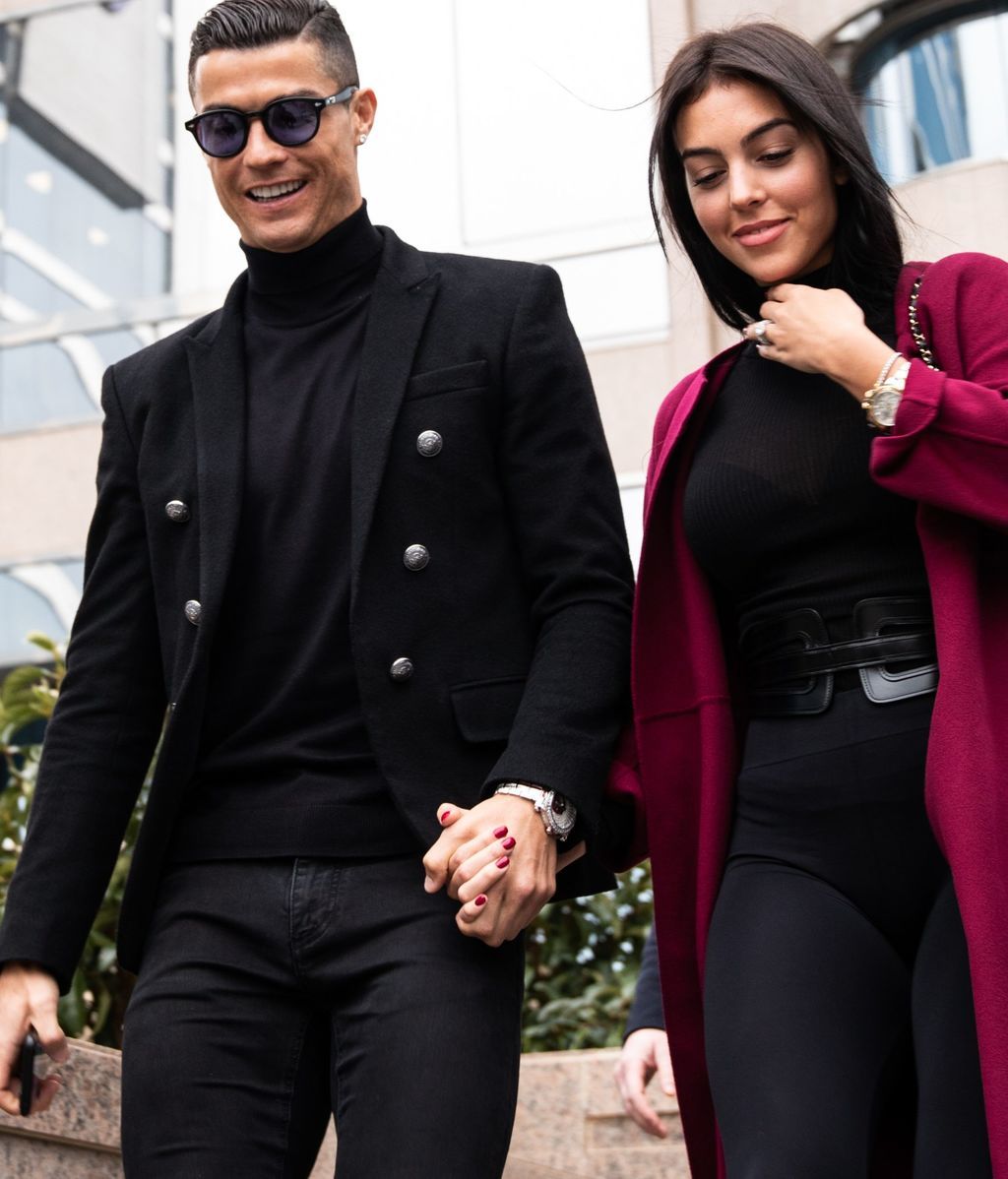 Arreglados y sonrientes: los looks de Georgina y Cristiano para ir a los juzgados, a examen