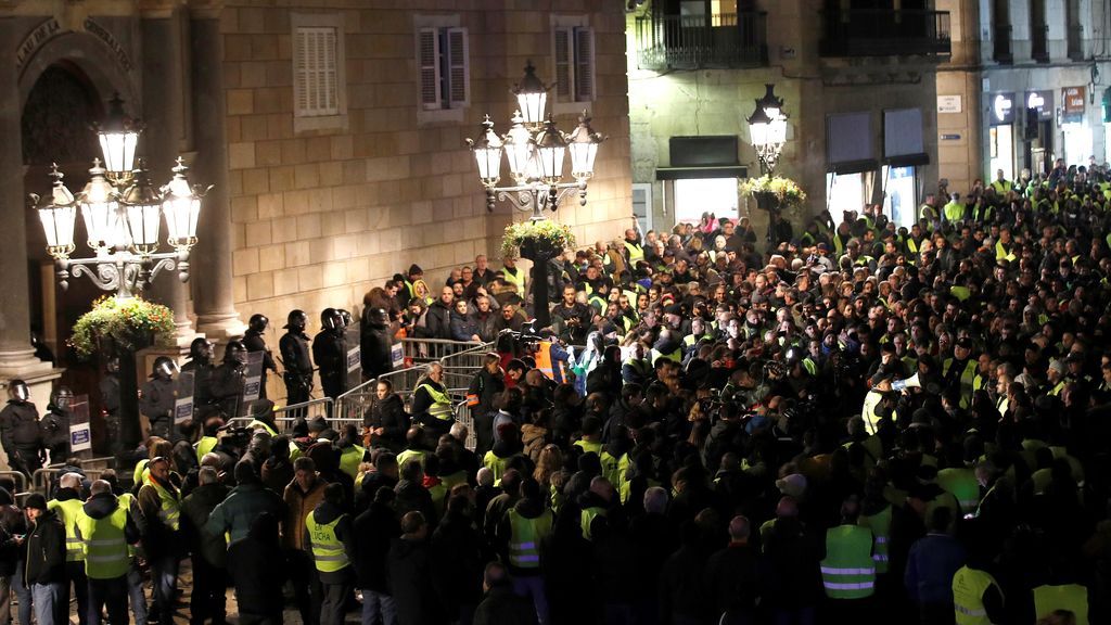 La guerra del taxi se encona en Madrid y Barcelona