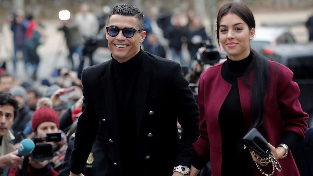 Cristiano hace el ‘paseíllo‘ con Georgina y firma su pacto con Hacienda a cambio de 19 millones de euros