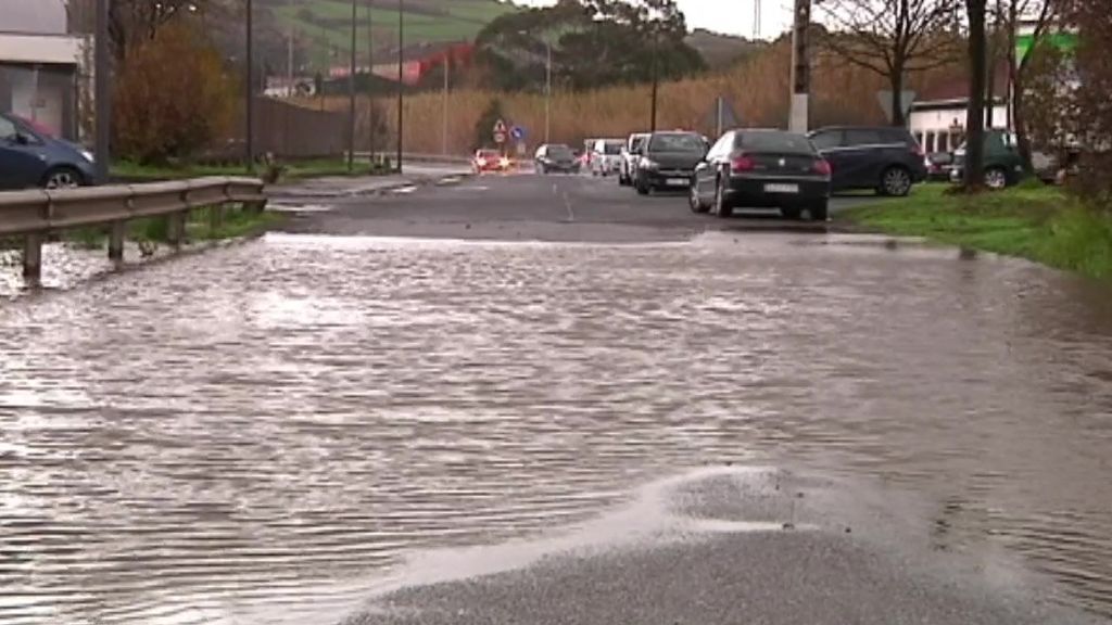 Desborde de ríos en el Cantábrico por el temporal de lluvias