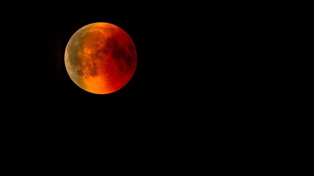Un meteorito impacta en la Luna durante el eclipse "de sangre"