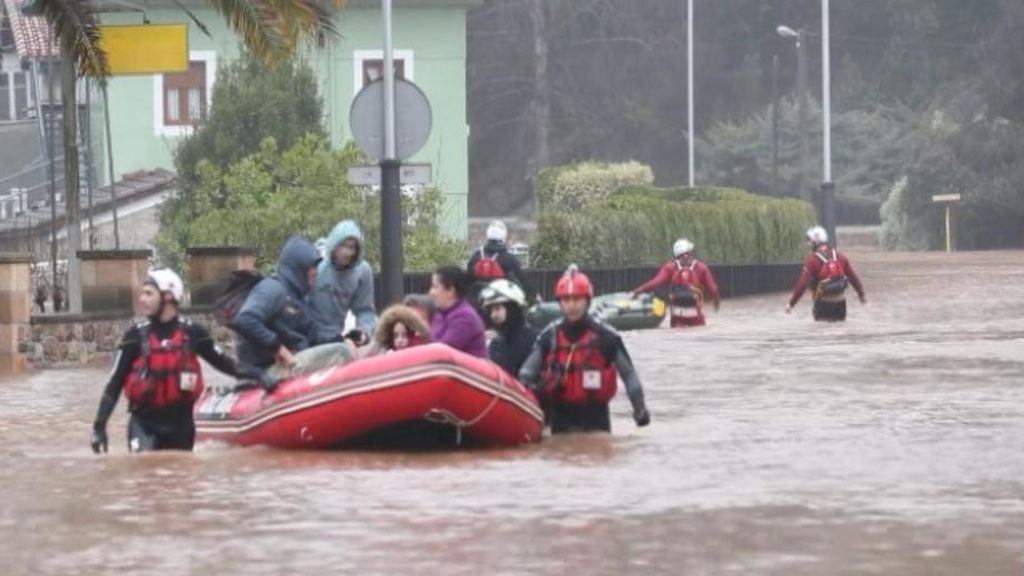 Graves inundaciones por varios ríos desbordados en Cantabria