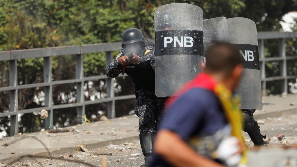 13 muertos en Venezuela tras la autoproclamación de Guaidó