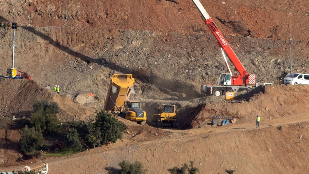 Rescate de Julen: Concluye el entubado del pozo previo a la entrada de los mineros
