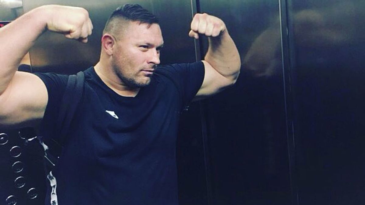Un ex luchador de la UFC defiende a una mujer cuando estaba siendo agredida a la salida de un club Un ex luchador de la UFC defiende a una mujer cuando estaba siendo agredida a la salida de un club