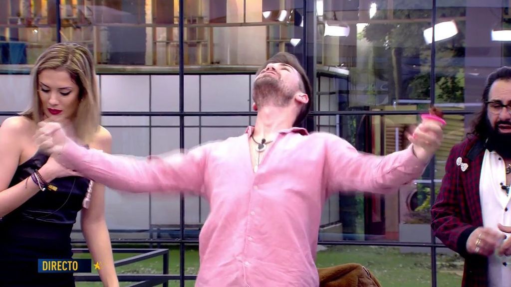 Alejandro Albalá consigue la inmunidad en el juego de los ‘bombones picantes’